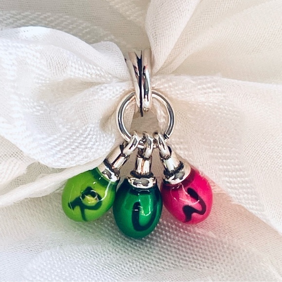 ⚡ NWOT Stranger Things Glow-in-the-Dark "Run" Charm ✨ - Picture 10 of 16